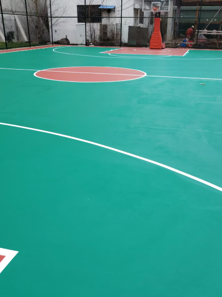 番阳镇 球场长期使用易出现地面开裂